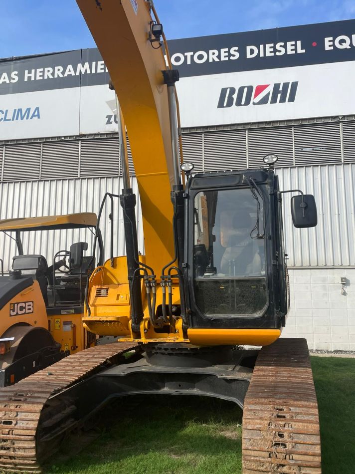 Imagen de Elevadora sobre orugas JBC JS 220LC